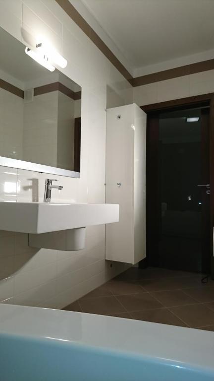 Quiet And Spacious Apartment With Garage Option Kraków Exteriör bild