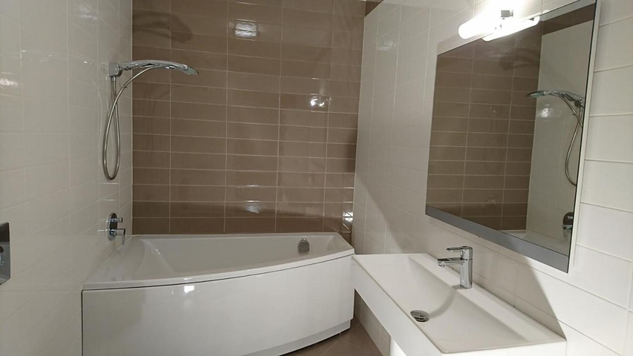 Quiet And Spacious Apartment With Garage Option Kraków Exteriör bild